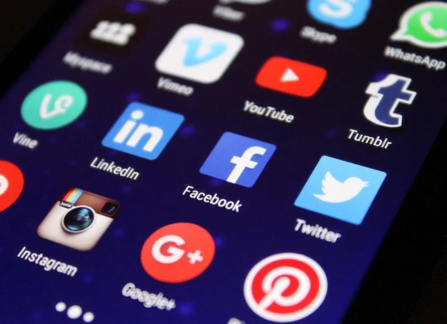 Instagram Reels dla lokalnych firm — poradnik 2026